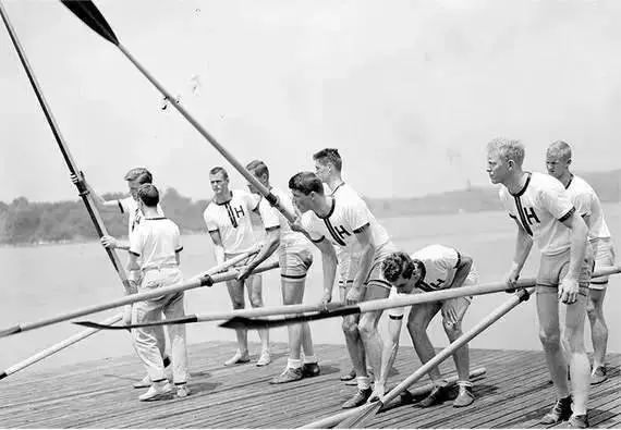 亨利衫怎么穿不像“油腻大叔”?牢记这些穿搭规则,拯救老气穿搭