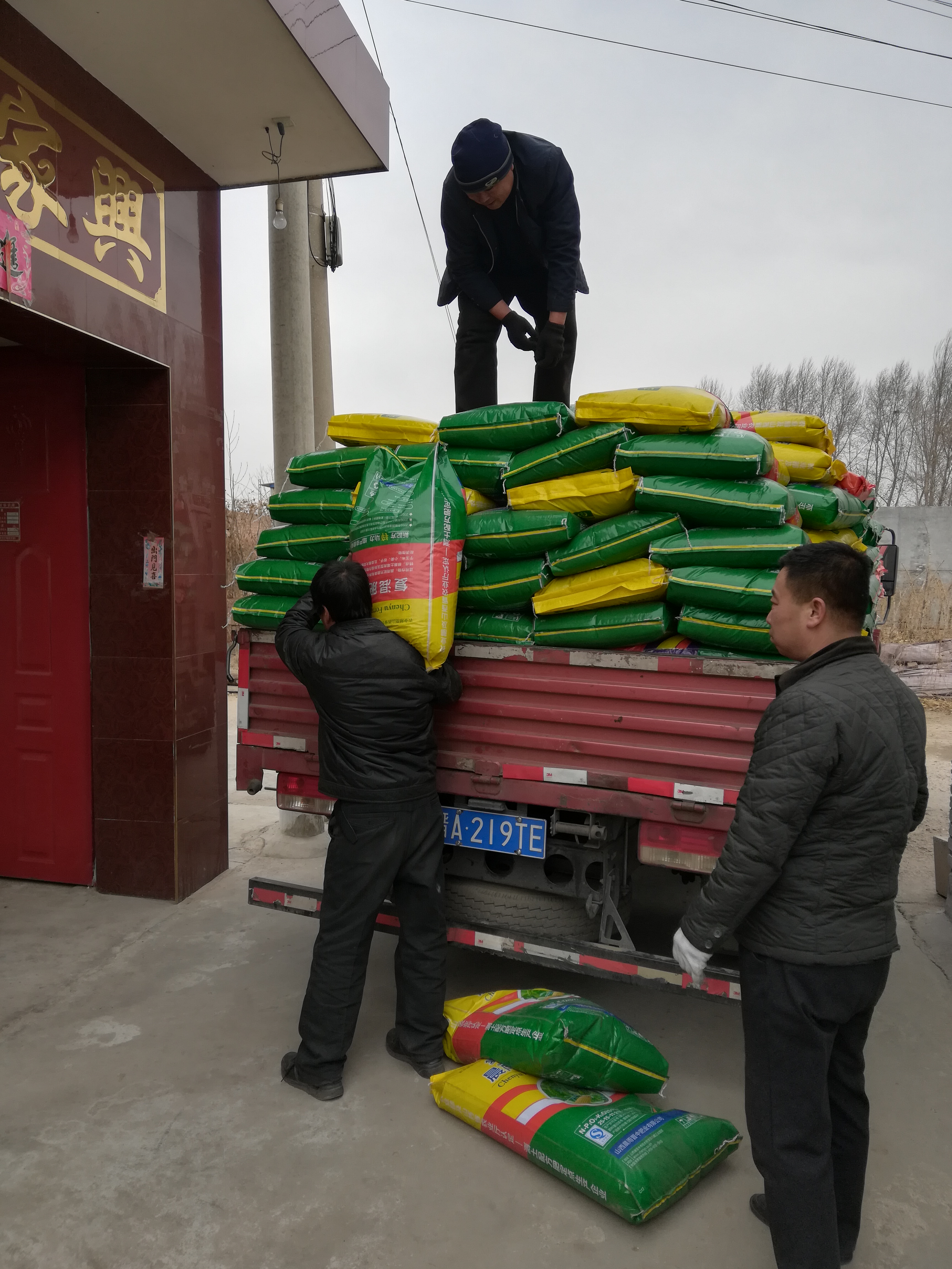 如何向农民推销自己的肥料产品,农资店如何推销新肥料