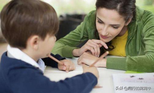 小壁虎断尾巴的生活常识,小壁虎断尾自救是什么常识