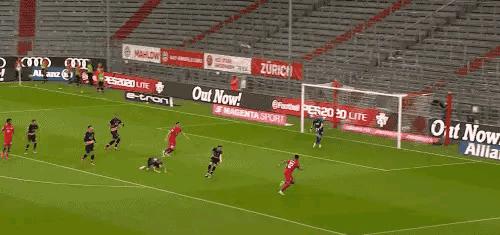 德甲豪门拜仁三冠王,德甲莱万双响拜仁5-1完胜科隆