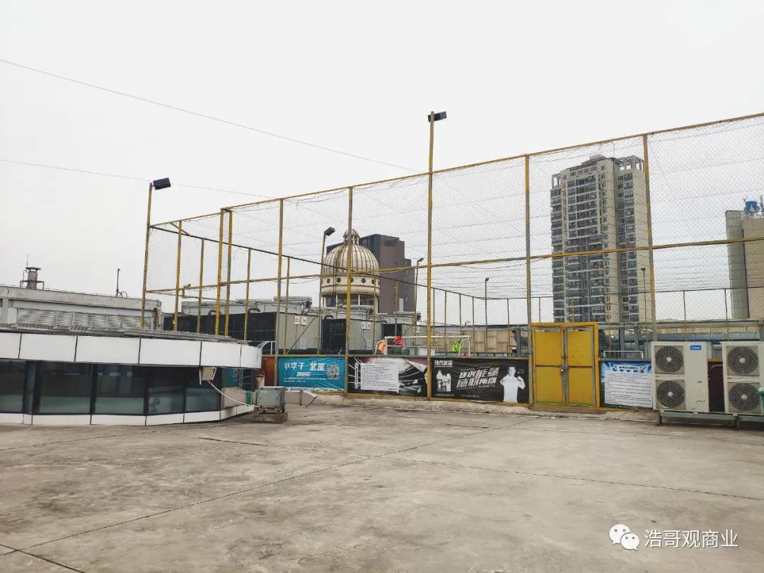 武汉在建专业足球场,武汉屋顶球场