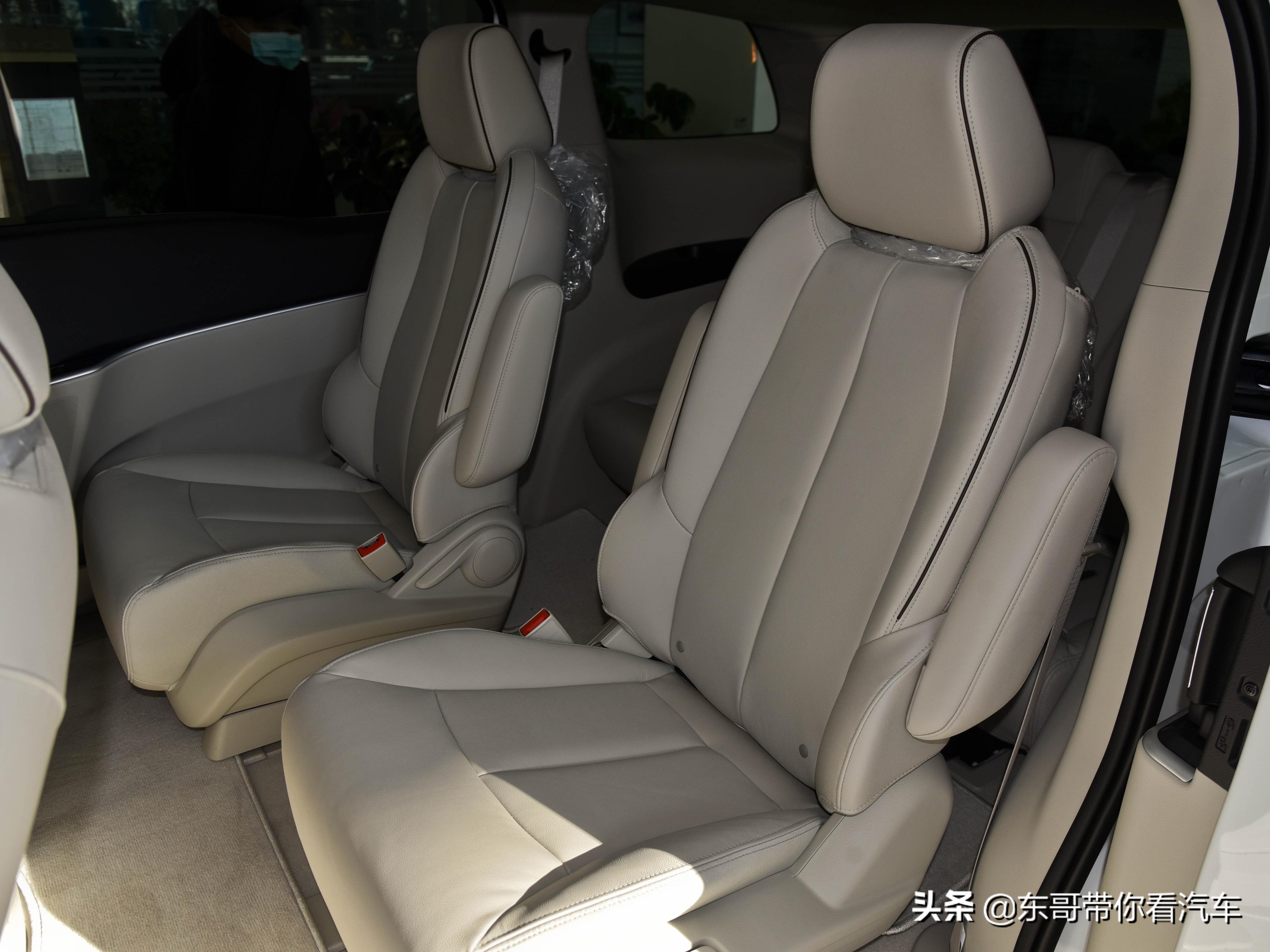 经典标杆MPV,空间大老板爱,动力省油有劲,带你看别克GL8