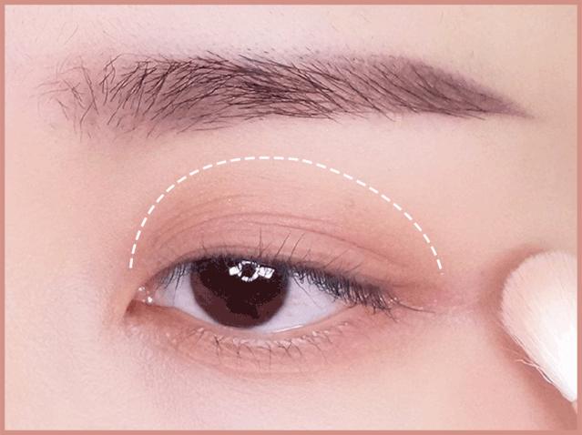 眼妆怎么画显大又干净初学者,眼间距宽包眼角鼻梁塌怎么画眼妆