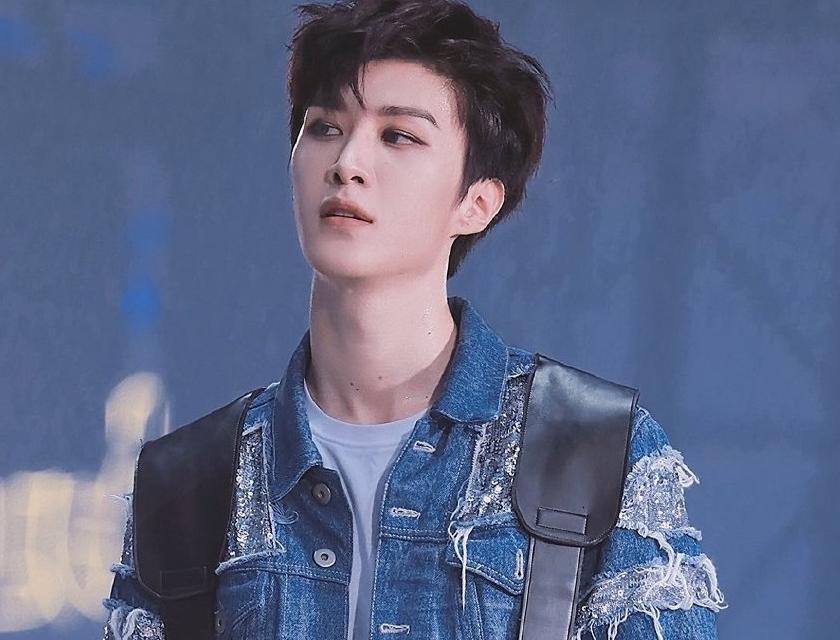 乐华七子见面会范丞丞哭的视频,九牧王范丞丞与乐华解约了吗