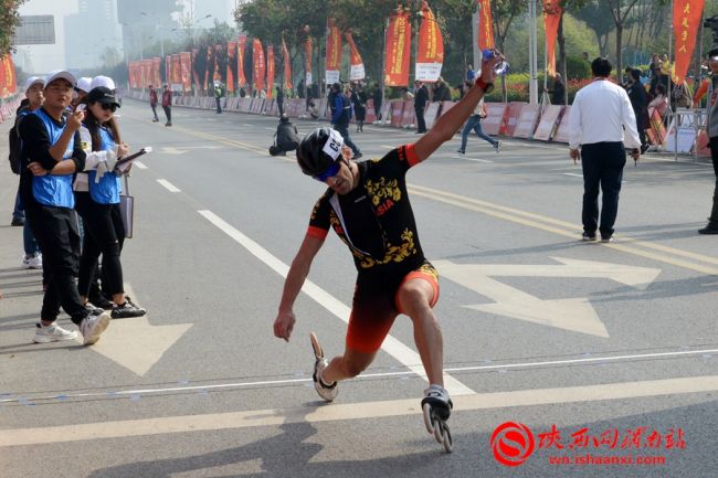 “一带一路”陕西·渭南2019国际轮滑马拉松赛在渭南高新区鸣枪开赛(组图)
