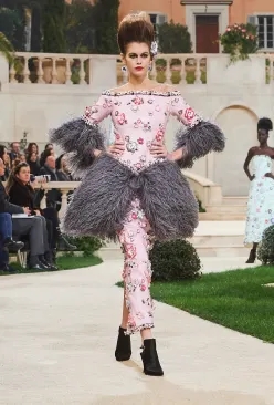 chanel香奈儿1995年时装秀,chanel香奈儿2015高级时装秀