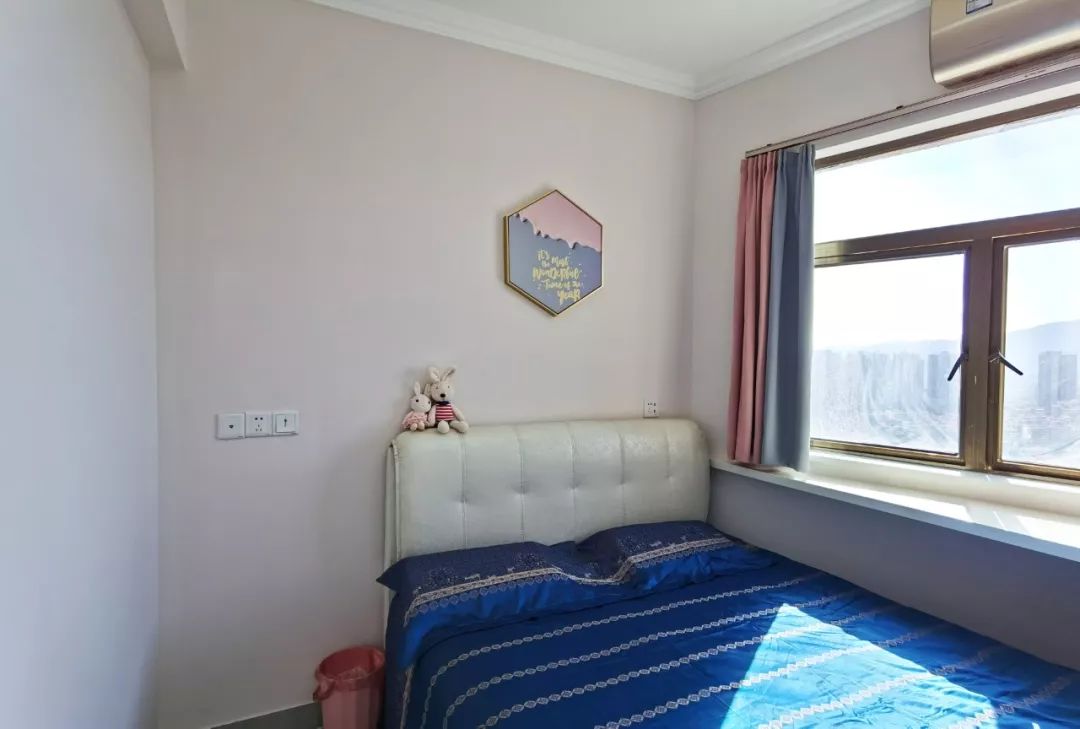 卧室太小床头柜放不下来,卧室床不放床头可以吗