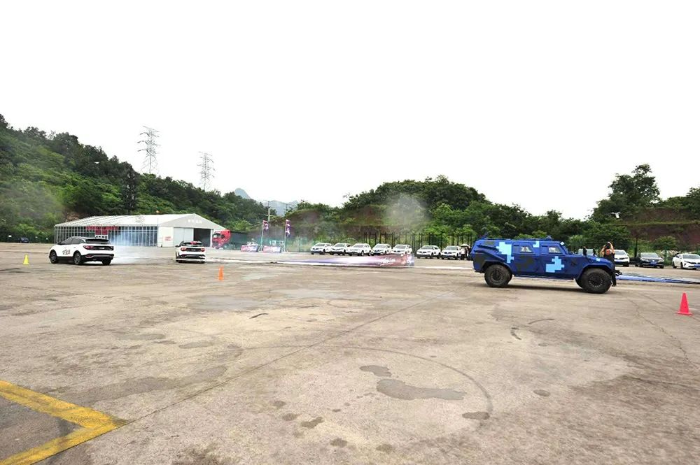 试驾风神新ax72018款,风神新ax7越野能力