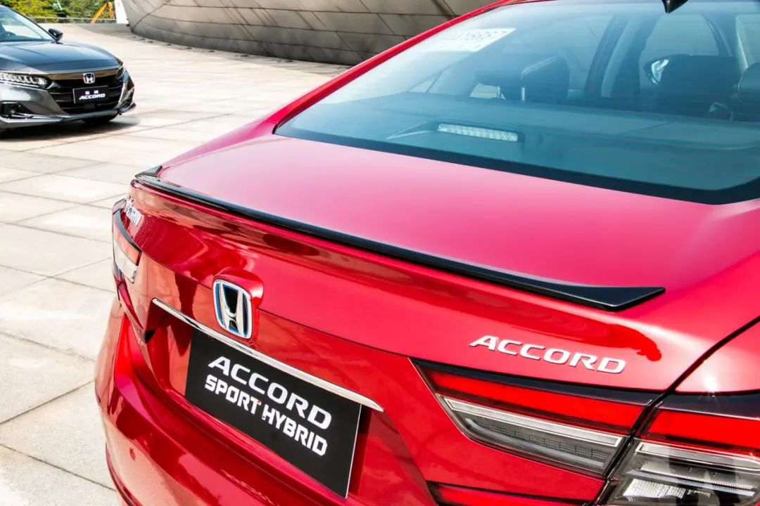 车长超4米9，3毛一公里香到爆，最火合资B级车出新款，开过都说好