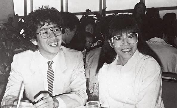 情为何物？谭咏麟的两个女人：原配吃斋念佛，“二房”产子转正