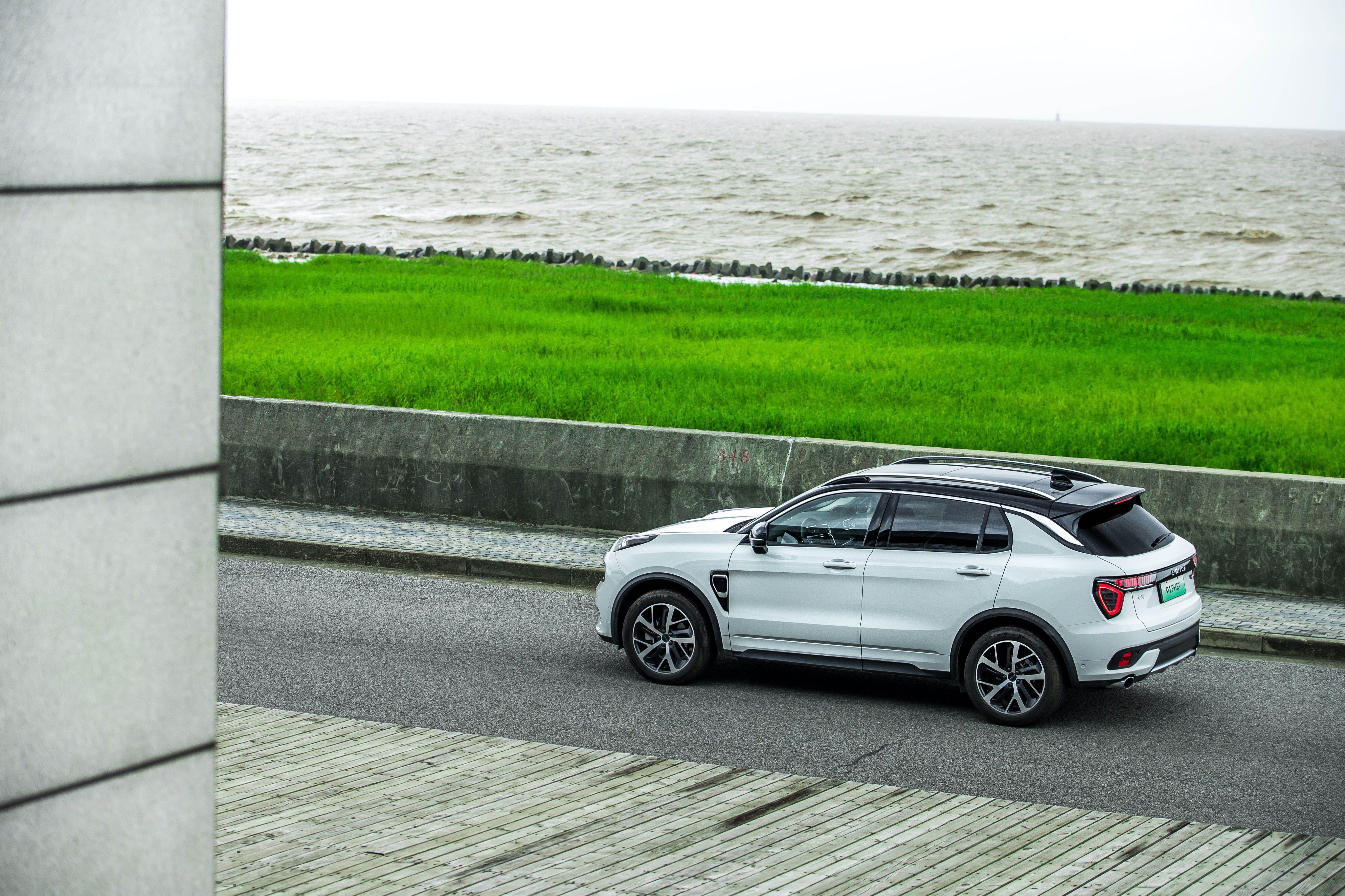 买插电混动suv还是纯燃油车好,买插混车的体验