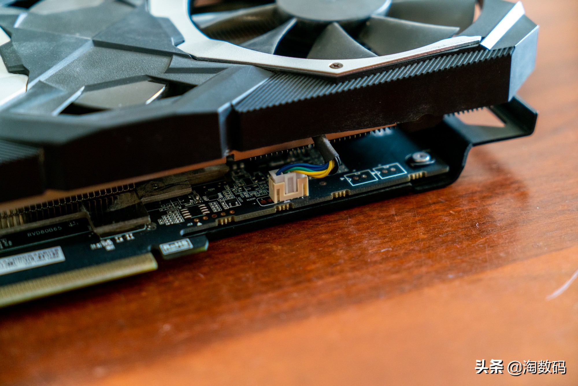 ￥399入手等效AMDRX580,2048sp的矿卡值不值？矿卡拆解烤机解析