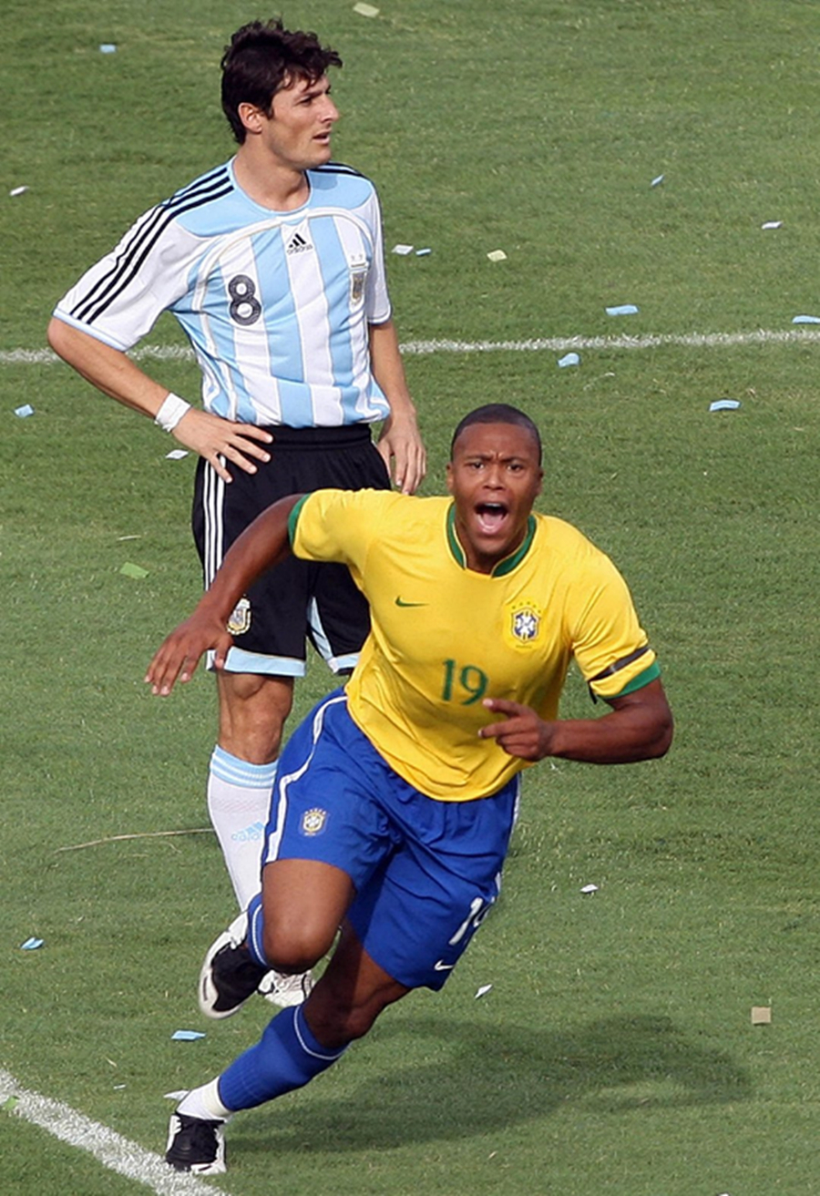 阿根廷2-0战胜波兰,阿根廷3-0胜利全国欢呼