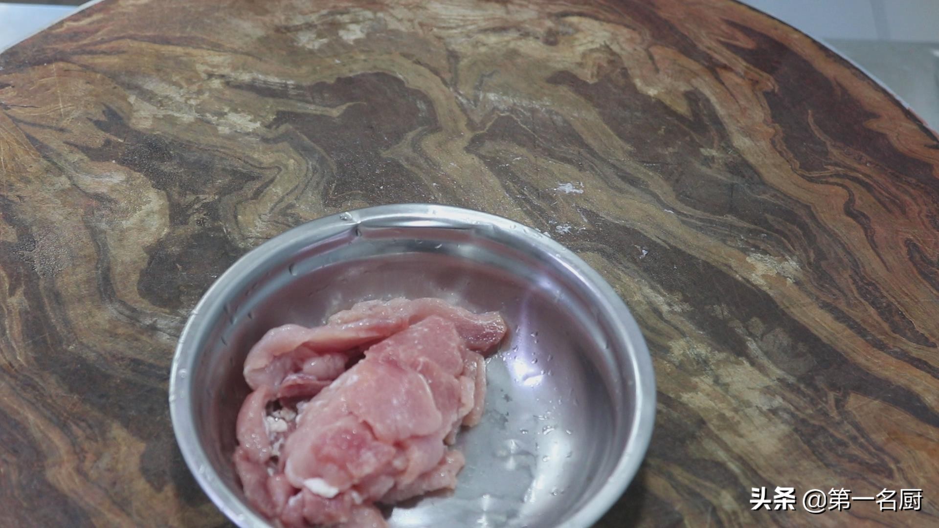 生面条直接放菜上蒸面条家常做法,生面条的炒法视频大全