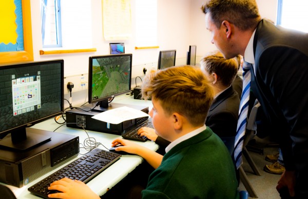 《我的世界》入选学校教材,游戏进入学校,你是哪科学霸?