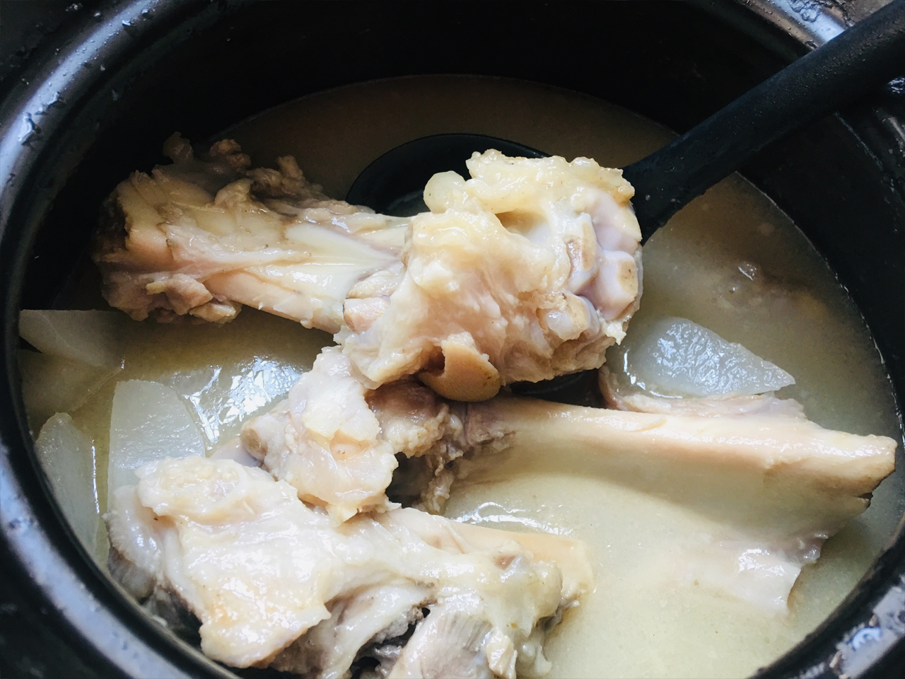 炖牛骨汤用不用焯一下水,炖牛骨怎么炖肉不离骨