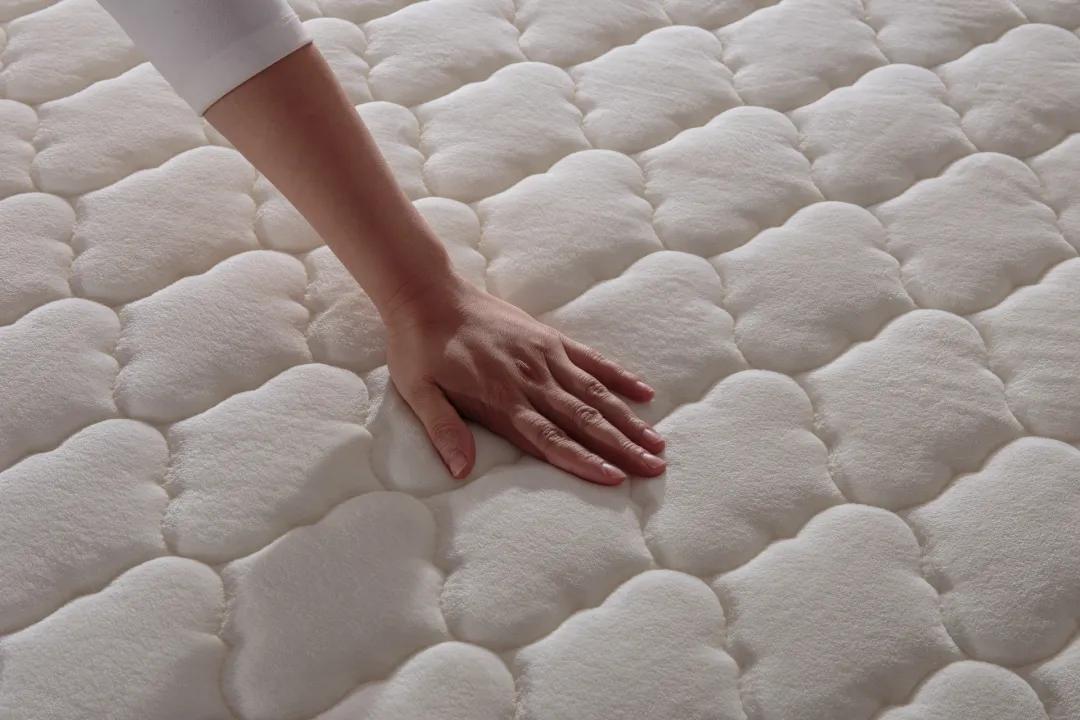 腰不好的人睡哪种床垫比较舒服,腰不好睡硬板床有什么标准