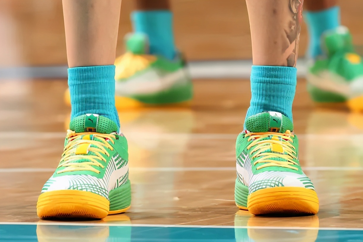 莫兰特上脚kobe4橙色,莫兰特上脚过的kobe球鞋