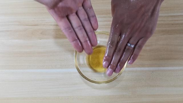 切辣椒手火辣火辣的怎么处理,手洗辣椒后火辣的怎么解决