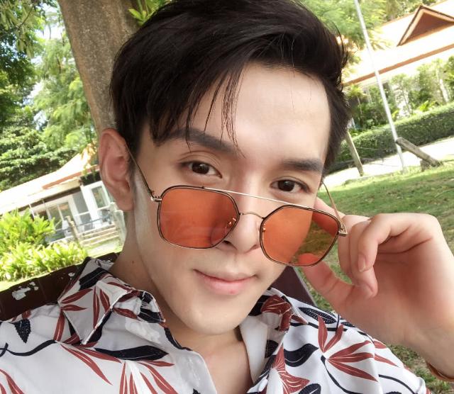 薇娅一年卖115亿，她不露脸也能月入300万，网红到底有多挣钱？