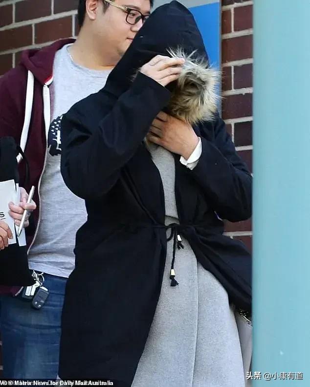 网络疯传中代购疯抢奶粉,在罐子上签名发视频引澳人震怒