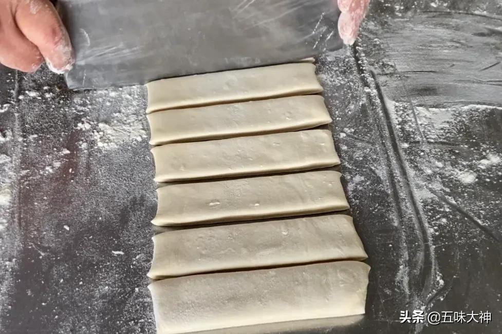 怎么做出奶香味的油条,怎么做早餐简单又好吃的油条