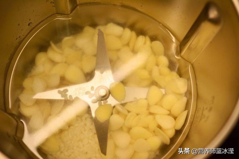 小孩秋冬经常咳嗽要注意点什么,又到了宝宝咳嗽高发期