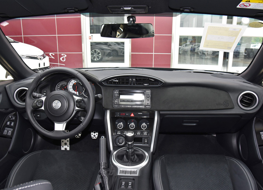 花十万就能买到一台跑车丰田86,丰田86跑车二手车