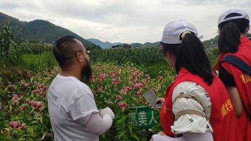 农村小伙回家创业种葡萄,农村小伙回家创业种甘蔗