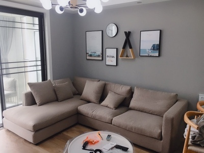 家庭装修，沙发选择真皮还是布艺？这四点对比，解开你的疑虑