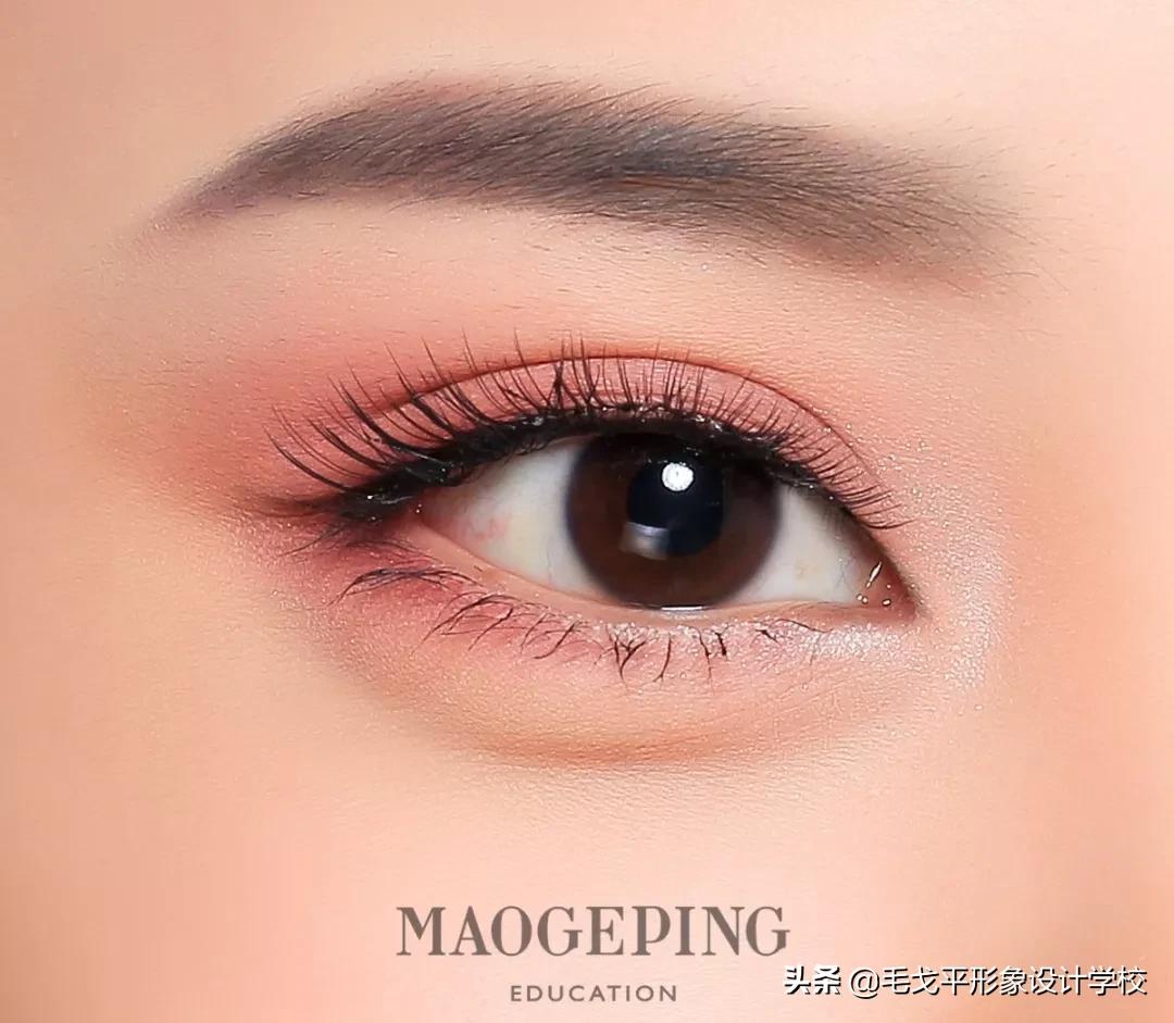 女团眼妆豆沙蜜桃色,单眼皮的蜜桃色眼妆