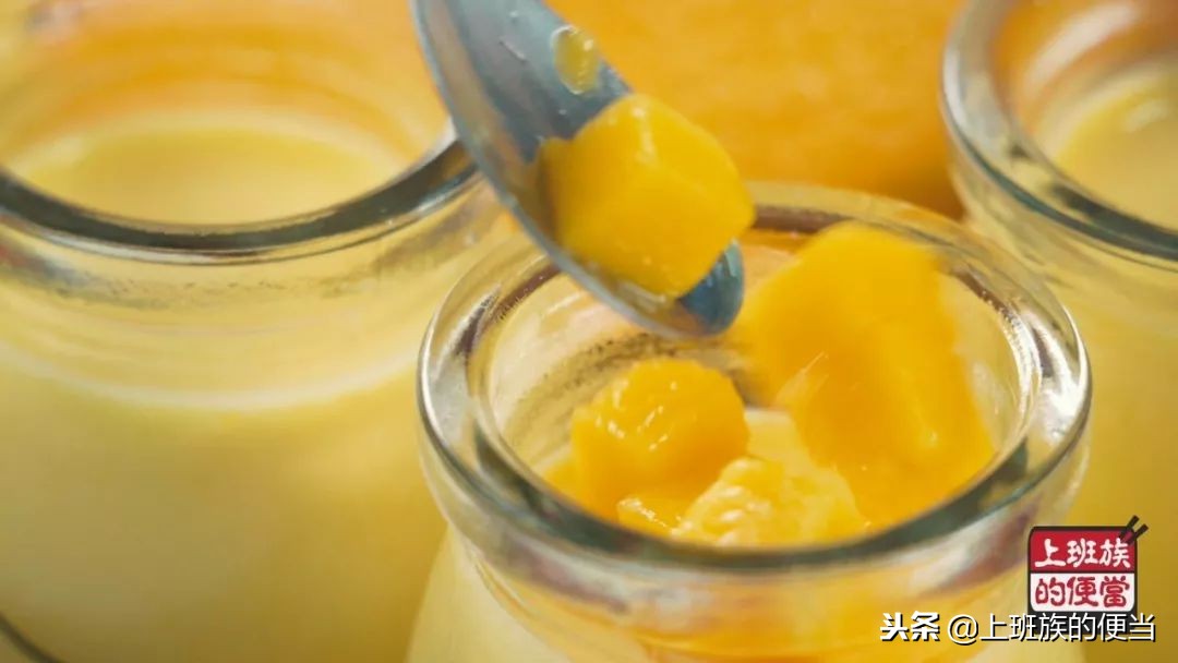 牛奶鸡蛋芒果布丁的做法,自制芒果布丁入口即化超级好吃