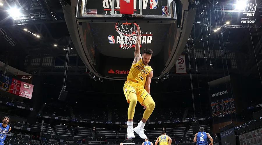 詹姆斯超远暴扣绝杀库里,杨毅解说库里绝杀