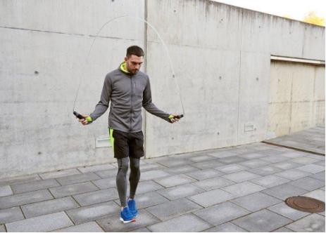 知俏：跳绳一个月，能瘦30斤？燃脂速度让人惊喜！