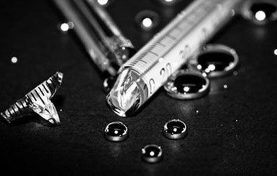 水银体温计很容易甩下来是坏了吗,水银体温计为什么要甩一甩