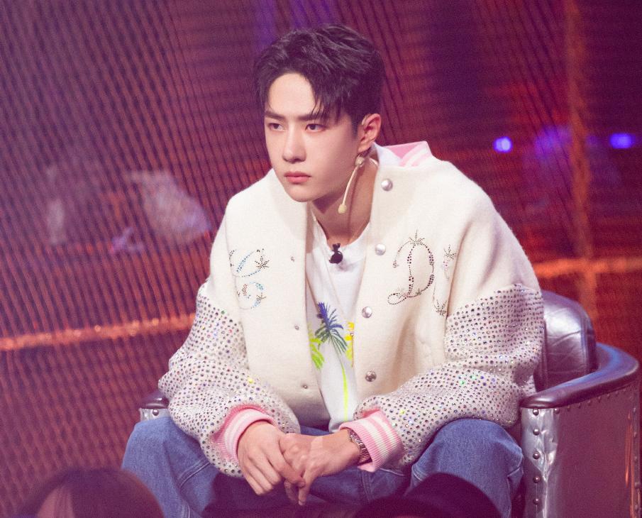 王一博秀魔术连续翻车，但布布过于捧场，黑人问号脸绝了