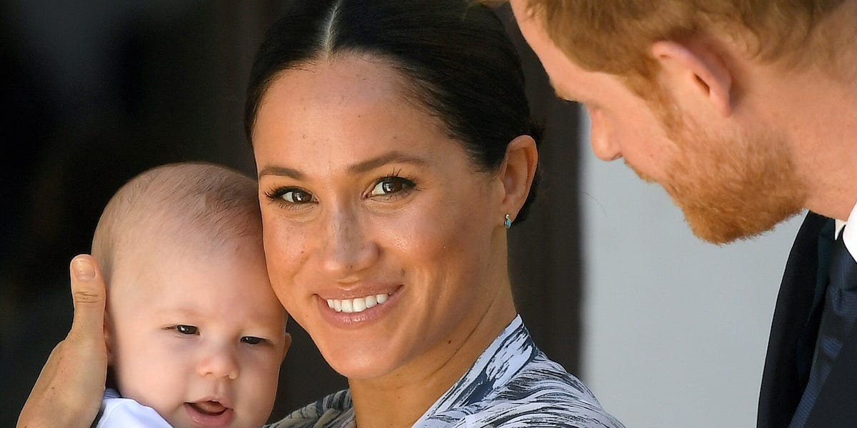 哈里梅根发布圣诞新照,2018年12月14日梅根哈里圣诞照