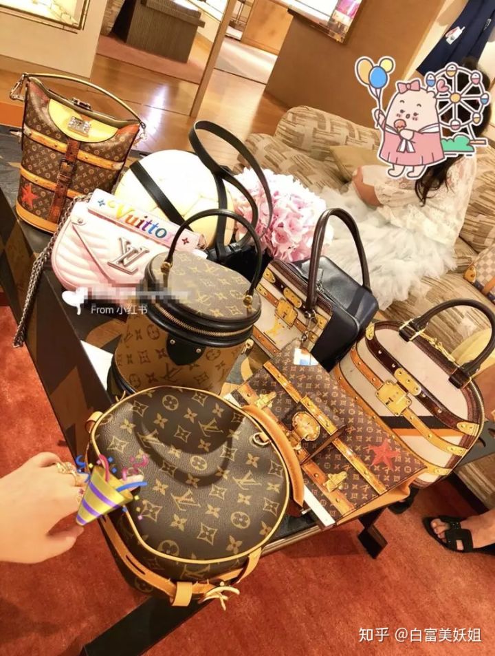小红书上晒奢侈品的女孩为什么那么多？