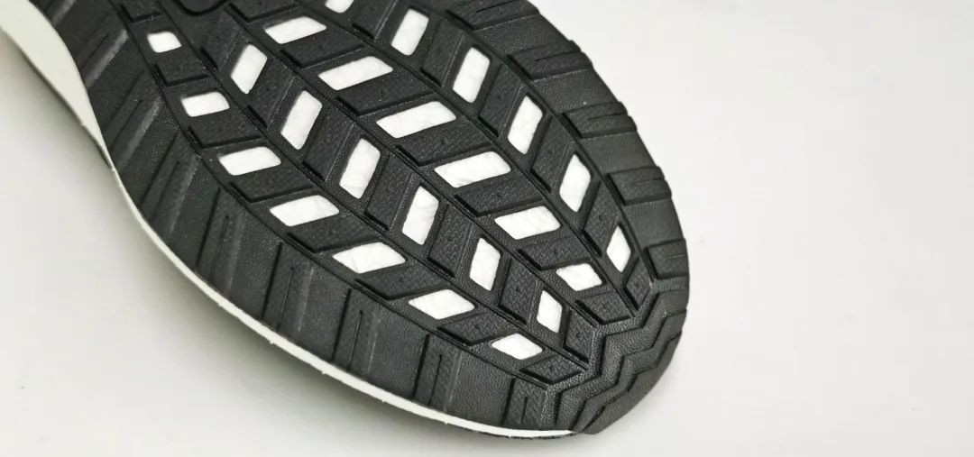 踩屎感极强的跑鞋,透气性好踩屎感强的跑鞋