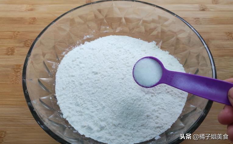 手擀面条简单又好吃的方法,面条不用手擀教你新方法