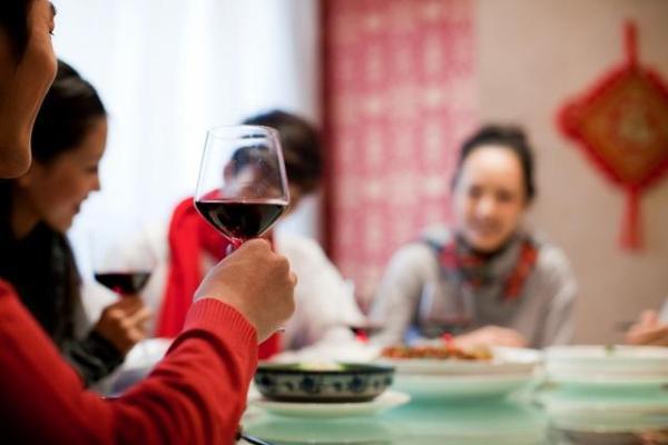女孩子缺少安全感怎么给她安全感,怎样让没有安全感的女生有安全感