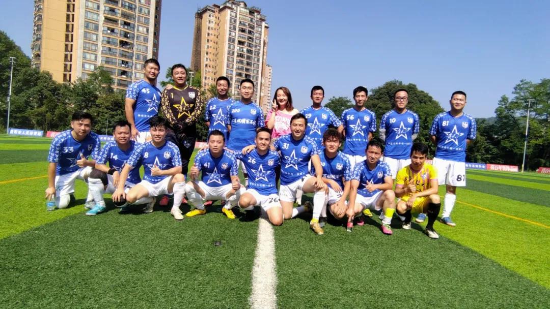 她想@所有人：“明年某日，请务必来捧我的100场！”