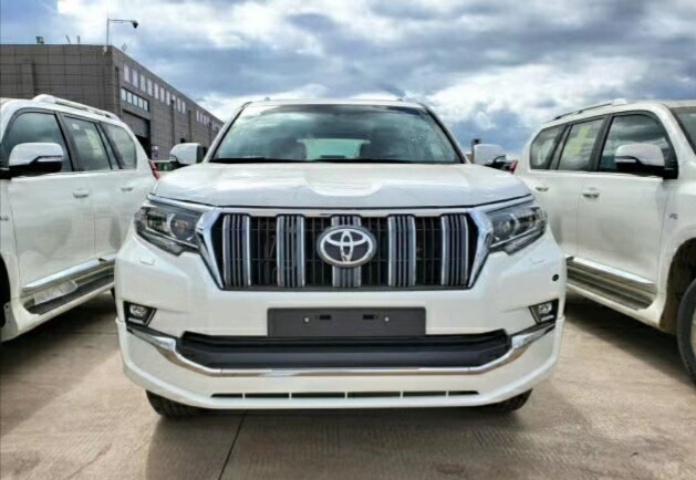 新款丰田霸道:2.8T+四驱,落地56万,造型比GX还霸气