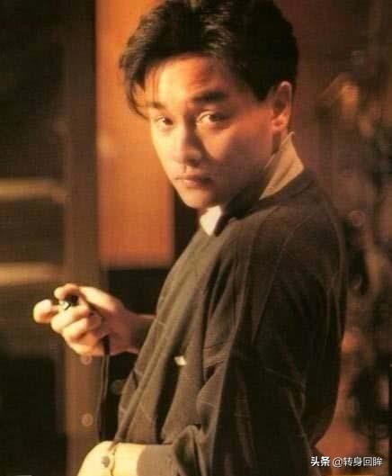 回眸一笑百媚生人生难得几回眸,回眸一笑百媚生古装美女回眸瞬间