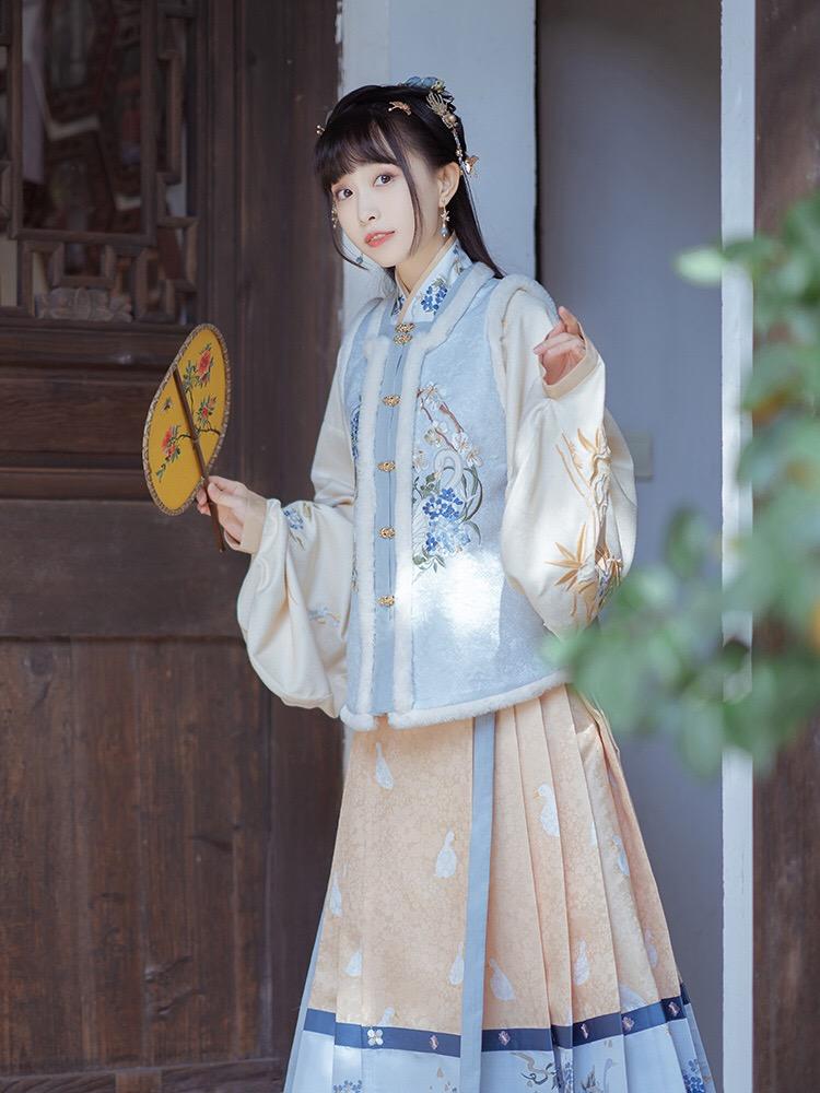 今年最新款的汉服冬天穿的,冬季汉服女保暖加厚全套