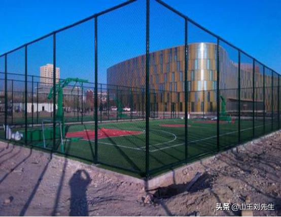 运动场围栏哪家正规,体育场围栏价格表