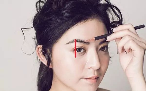 用眉笔或眉粉设计眉毛哪个更好,新手画眉毛用眉笔好还是眉粉好