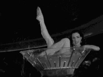 泫雅巅峰时期黑发红唇,泫雅深绿色