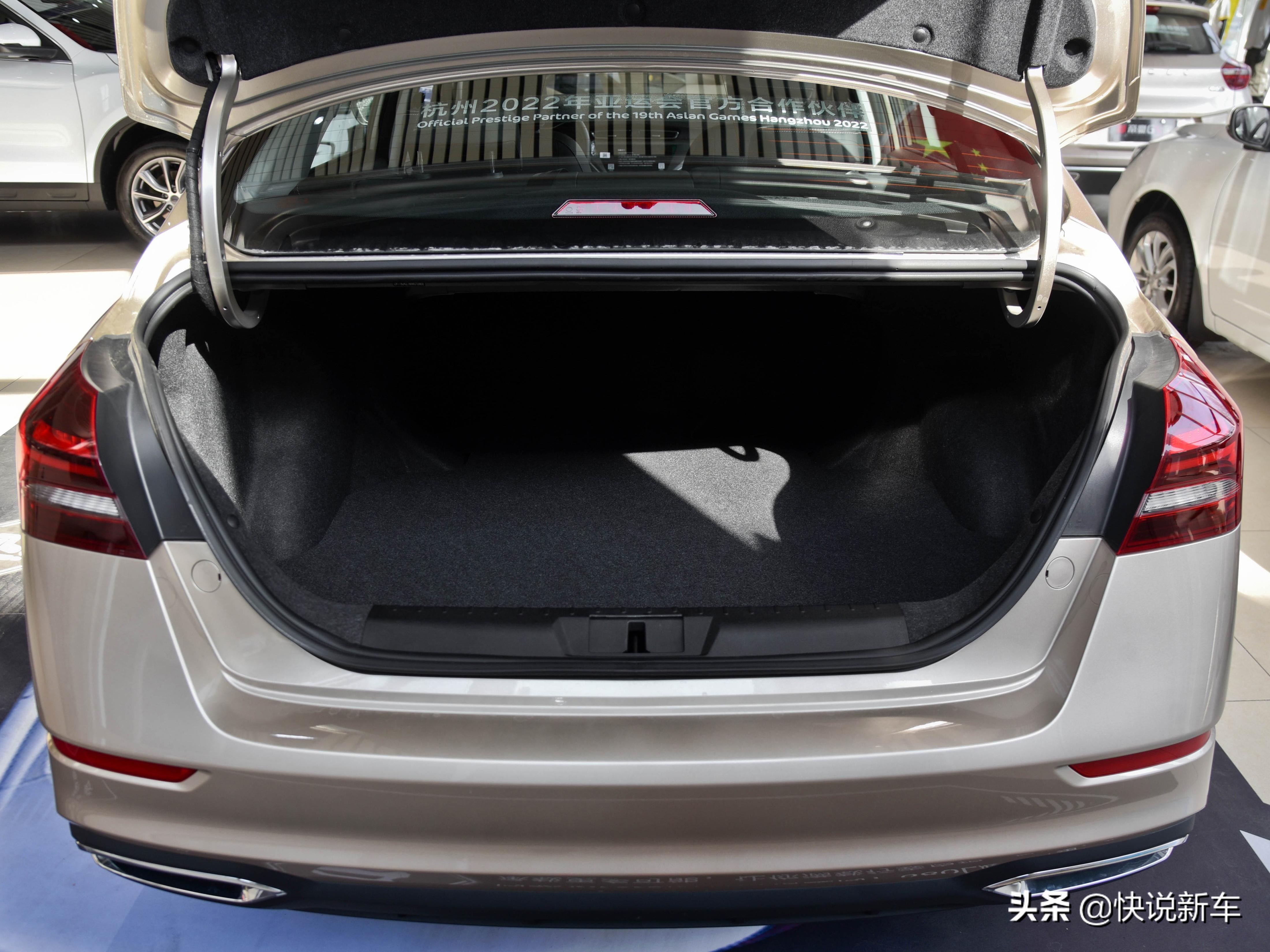 全新第四代吉利帝豪s优惠后价格,性价比高自动挡家用车