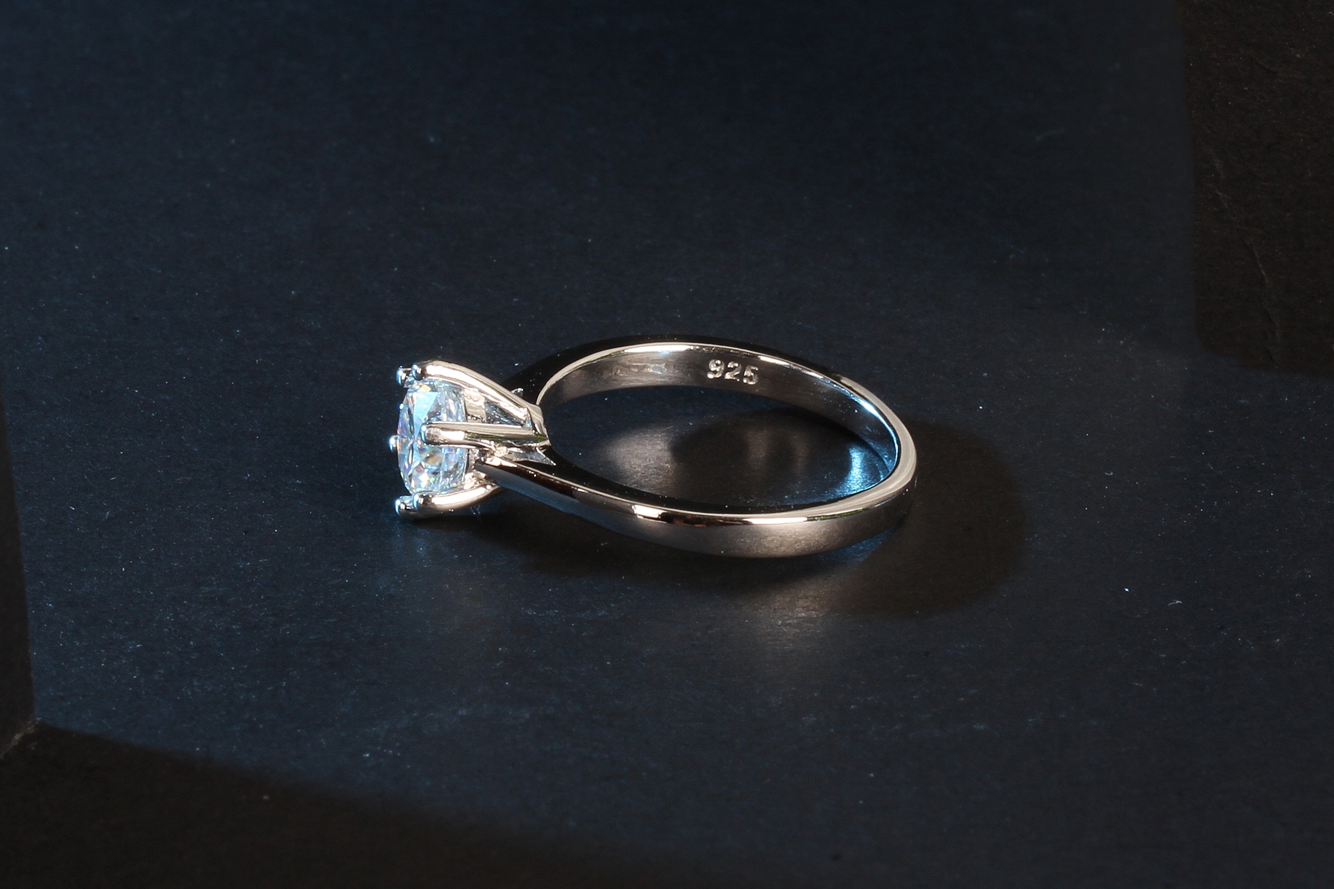 简单款克拉钻的好处,4万预算能买到克拉钻吗